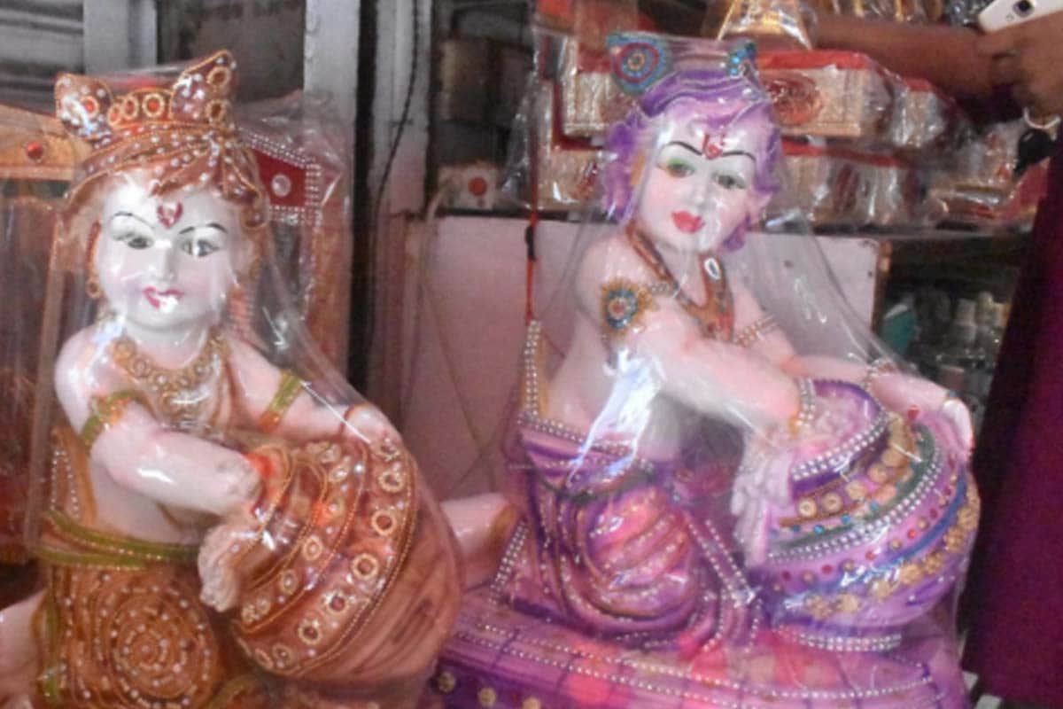 Krishna Janmashtami 2020 in Hindi: Devotees taking Kanha to beauty parlor in Meerut, UP
