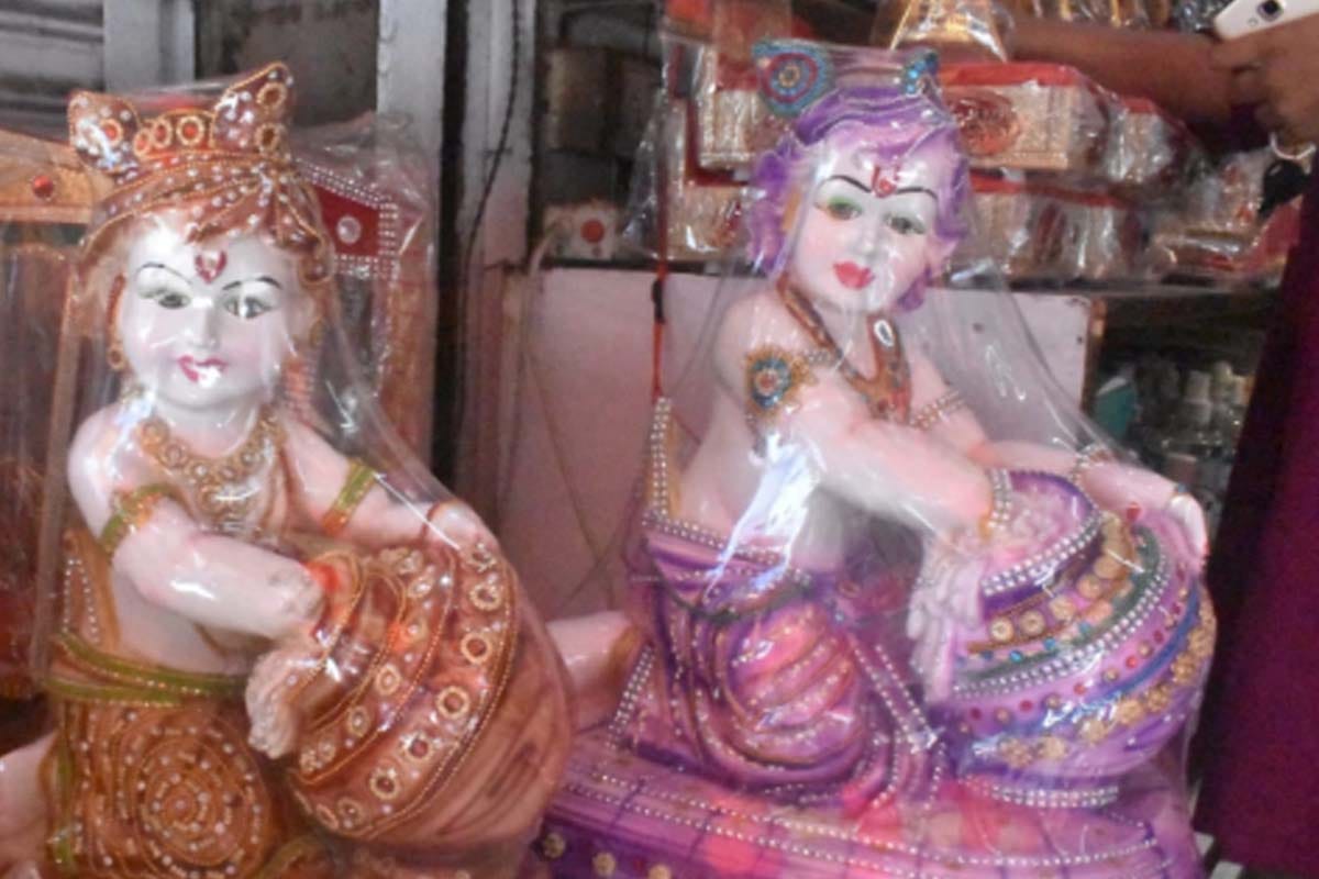 Krishna Janmashtami 2020 in Hindi: Devotees taking Kanha to beauty parlor in Meerut, UP