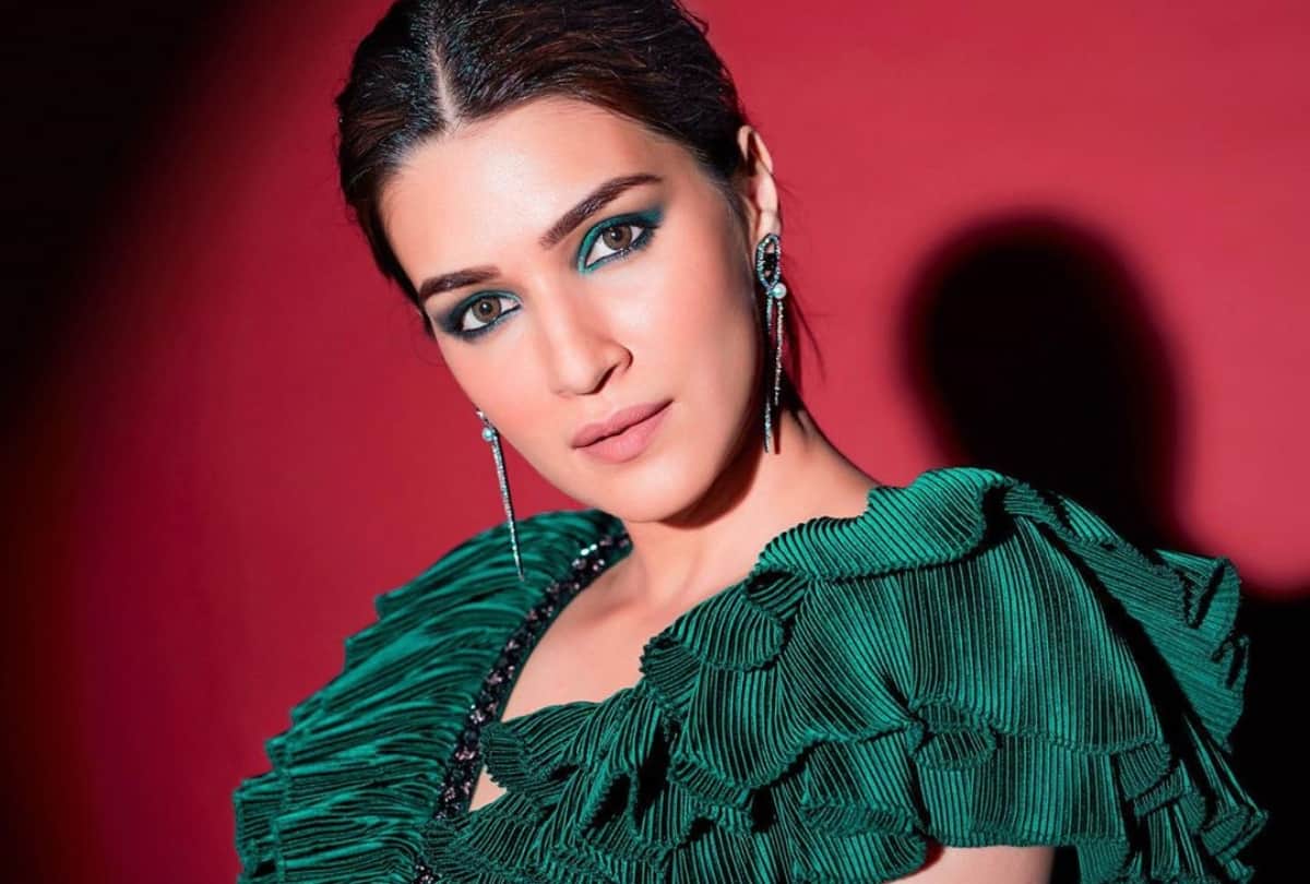 kriti sanon stylish beautiful look photos images wallpaper hd inspiring beauty looks of kriti sanon which you should try