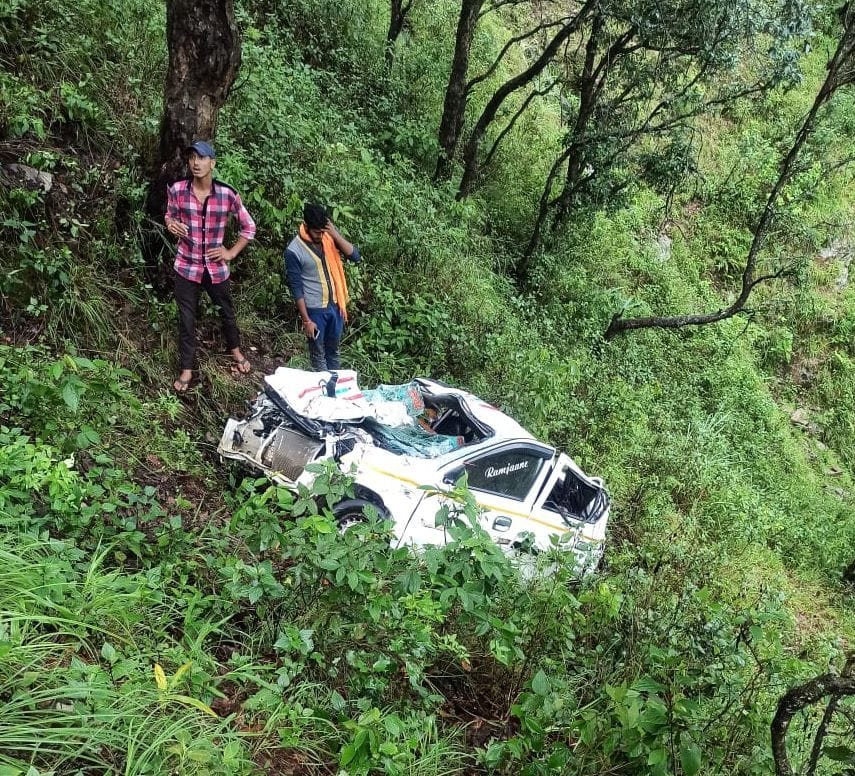 Alto car fell into a ditch near Chaturbot, one killed