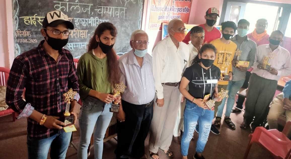 Meritorious students honored in Vivekananda Vidya Mandir