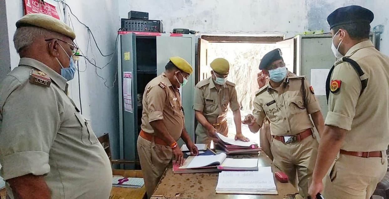 It is mandatory to apply mask of police officers and employees
