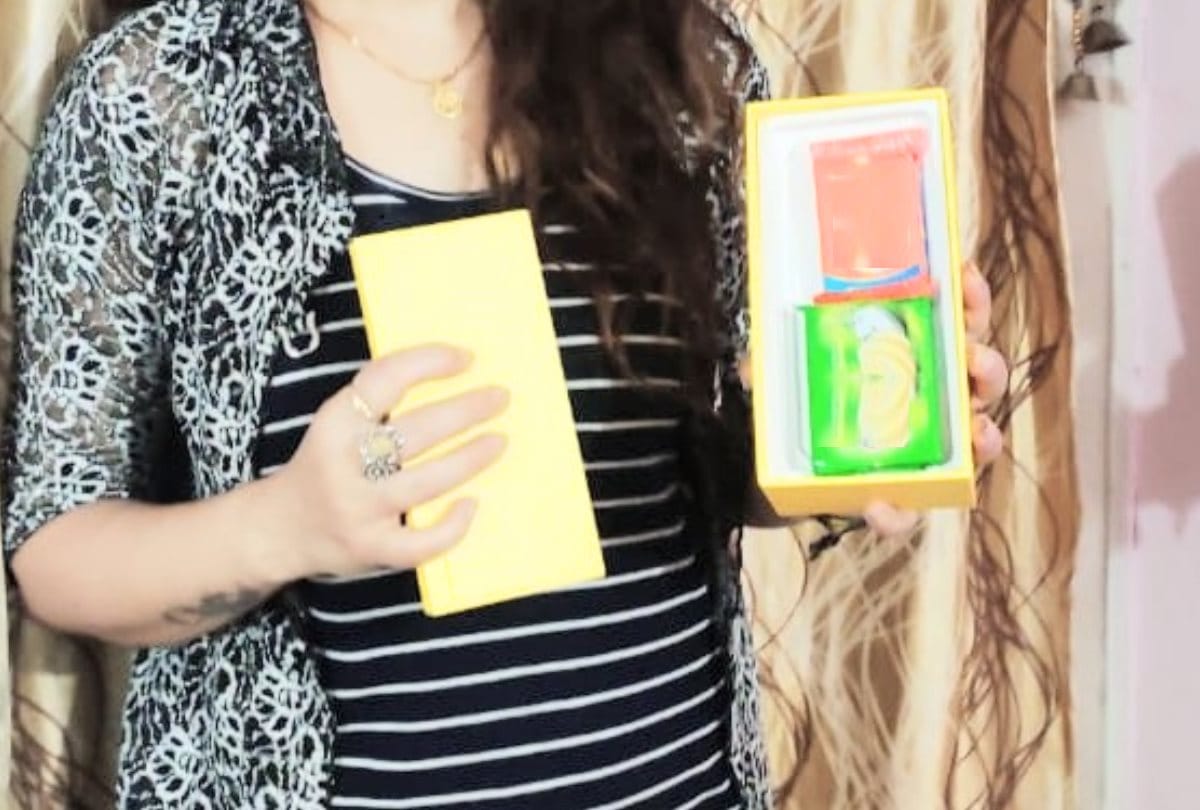 girl ordered Mobile phones online, but received two washing soaps
