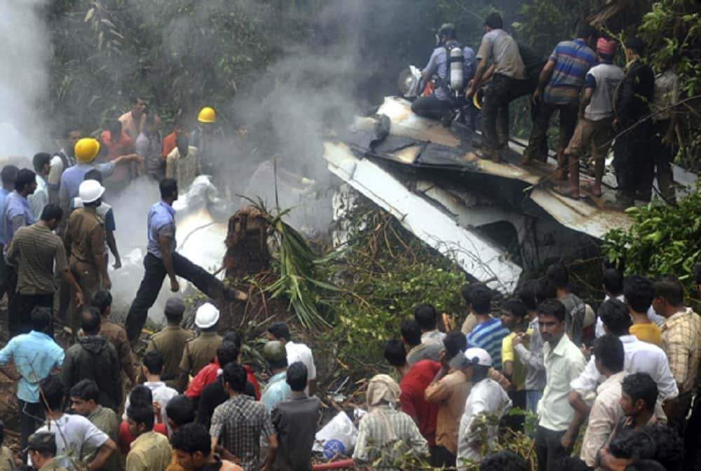 Air India Kozhikode Flight Crash News in Hindi