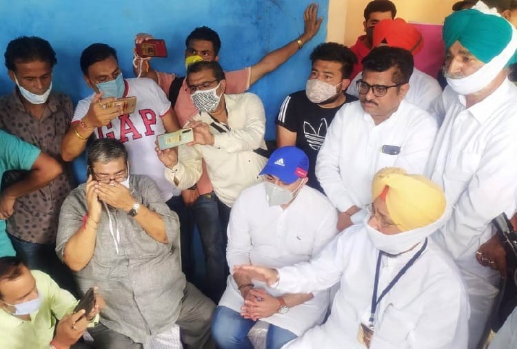 Punjab News in Hindi: Pratap Singh Bajwa Meets with Victims’ Families at Batala