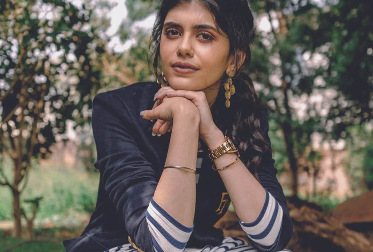 sanjana sanghi beautiful stylish glamorous images photos wallpaper hd dil bechara actress is all set to rule the fashion world