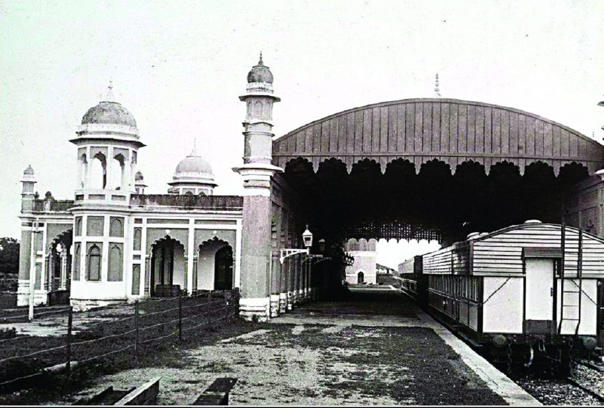 Railway officials will decide the price of the coaches of the Nawab of Rampur
