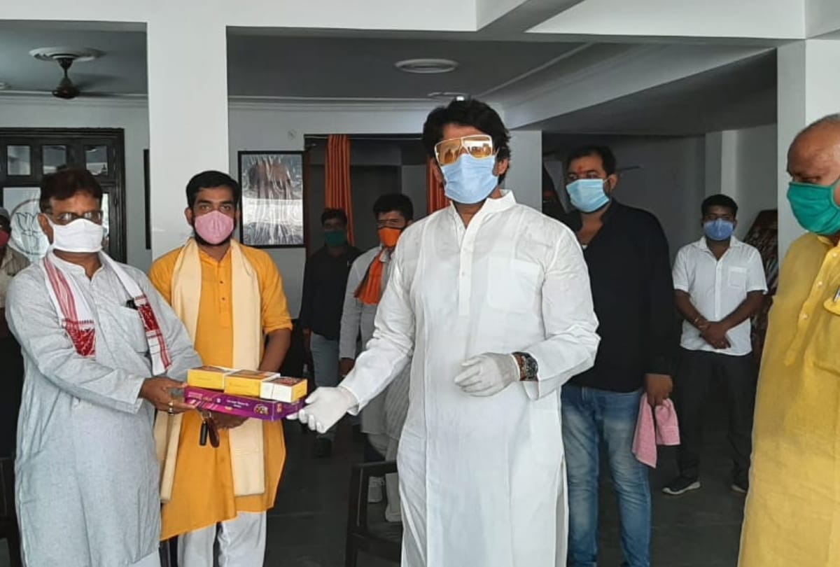 MP Ravi Kishan said my privilege to receive Ram Janmabhoomi Pujan prasad