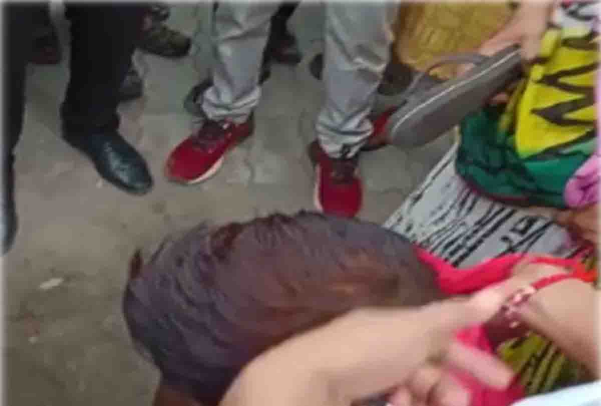 Student beaten teacher who was flirting in mahoba