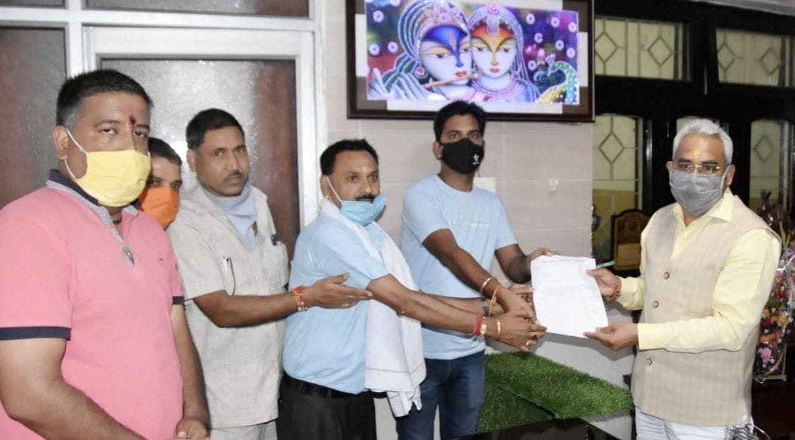 Memorandum submitted to Urban Development Minister raising fee demand