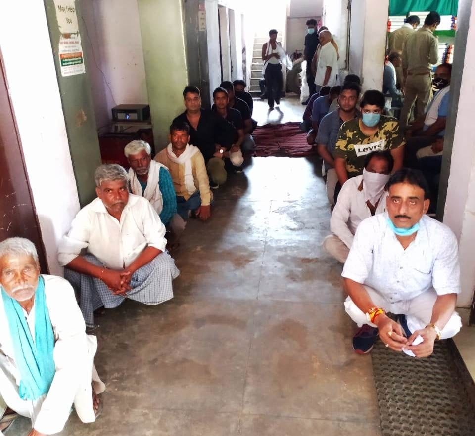fight between tow side for land, 25 arrest from both side