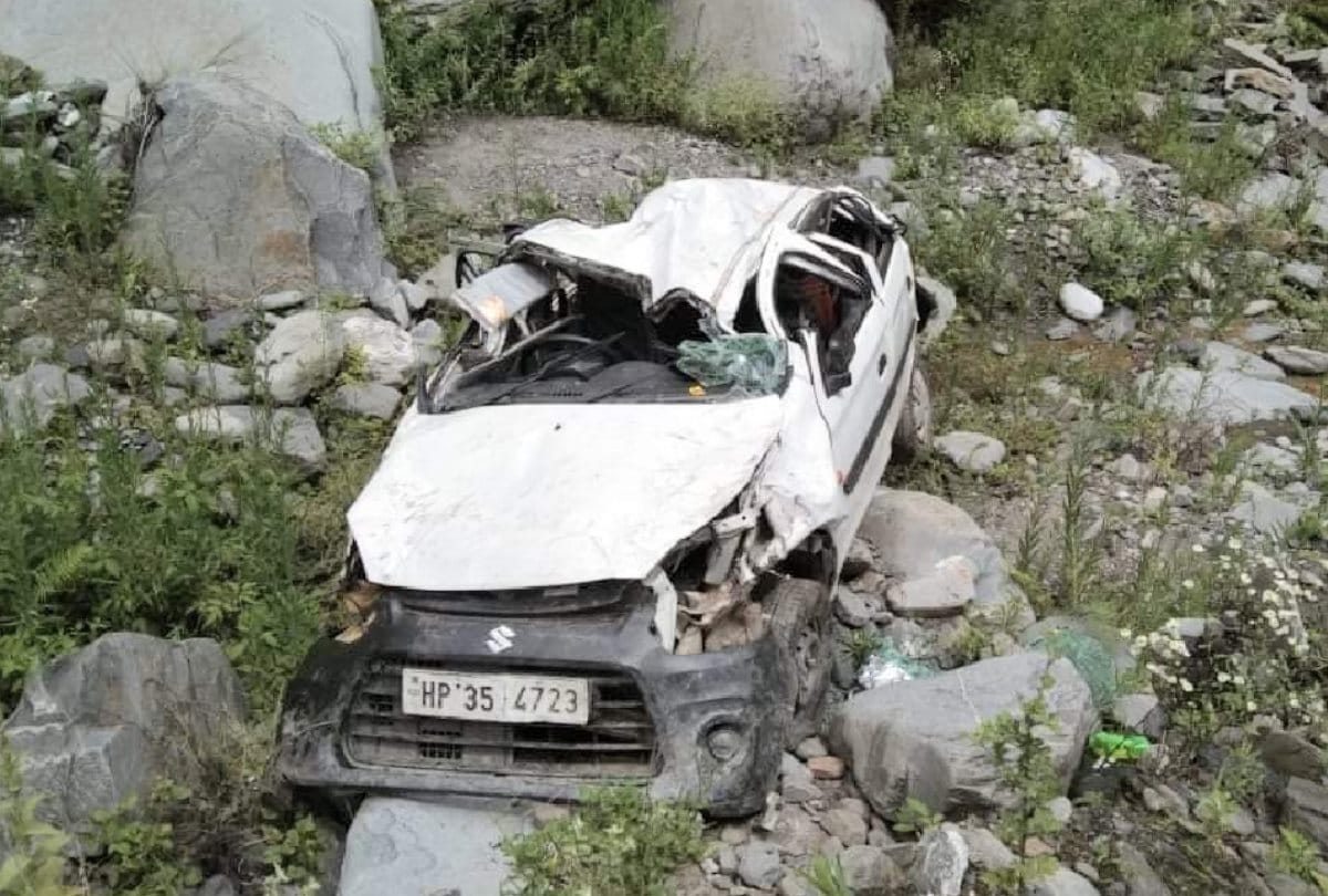 Car fell into deep trench at anni, two killed, three injured