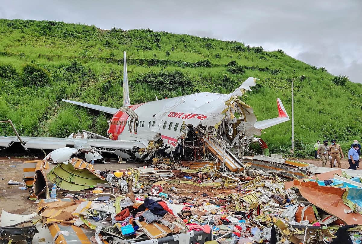 Kozhikode Plane Crash Know everything related to air india express accident photos show the destruction