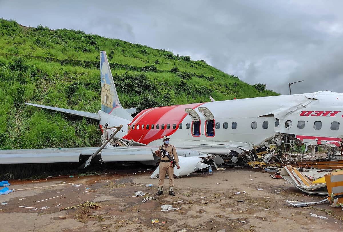 Kozhikode Plane Crash Know everything related to air india express accident photos show the destruction