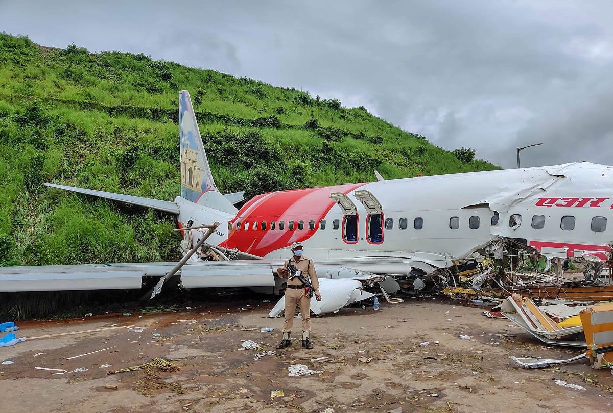 Kozhikode Plane Crash Know everything related to air india express accident photos show the destruction