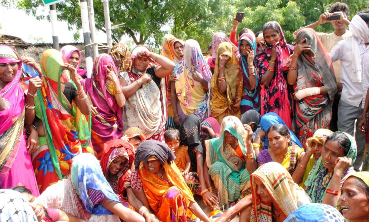 haeeve par kaar kee takkar se baik savaar bhaee-bahan kee maut