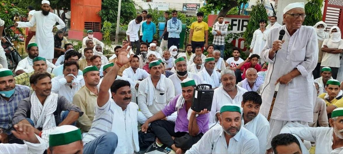 BKU workers sitting on a strike in the police station