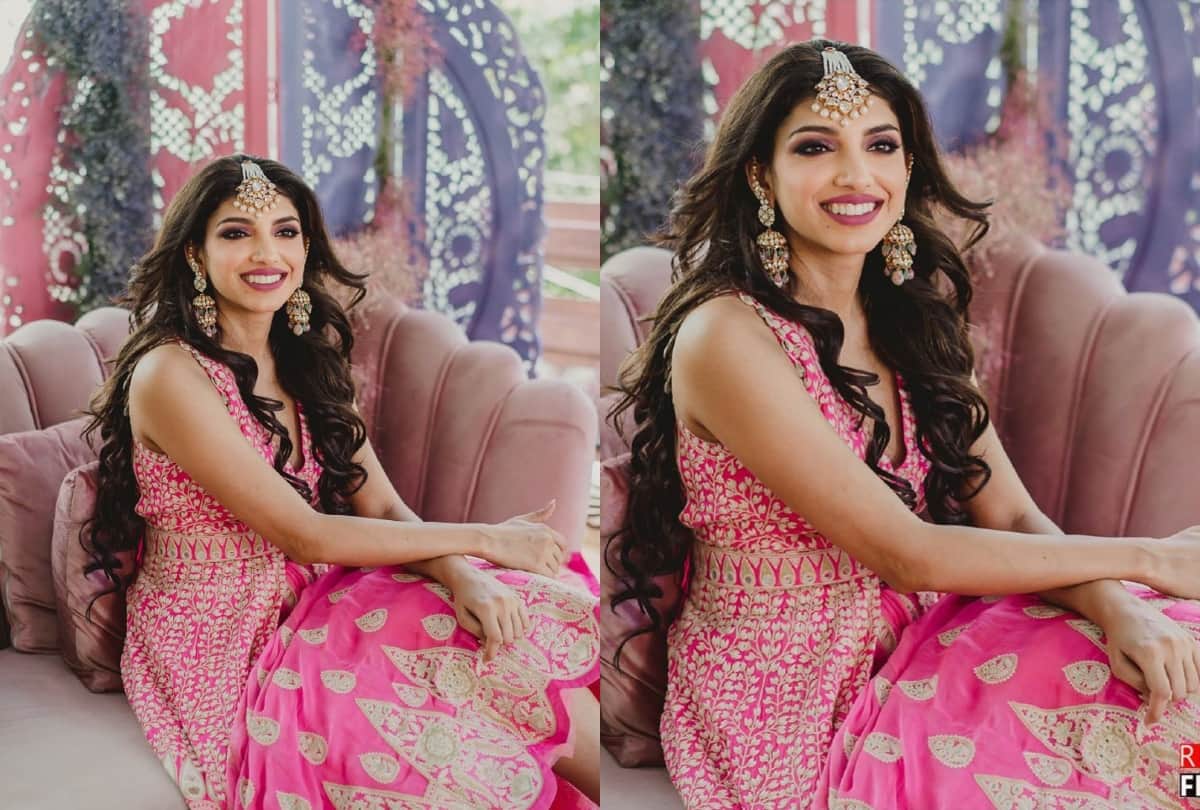 after haldi miheeka bajaj look gorgeous in pink lehenga for mehndi ceremony