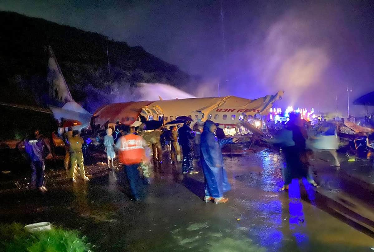 Kozhikode Plane Crash Know everything related to air india express accident photos show the destruction