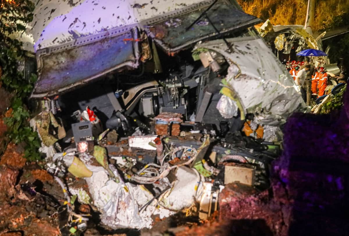 Kozhikode Plane Crash Know everything related to air india express accident photos show the destruction