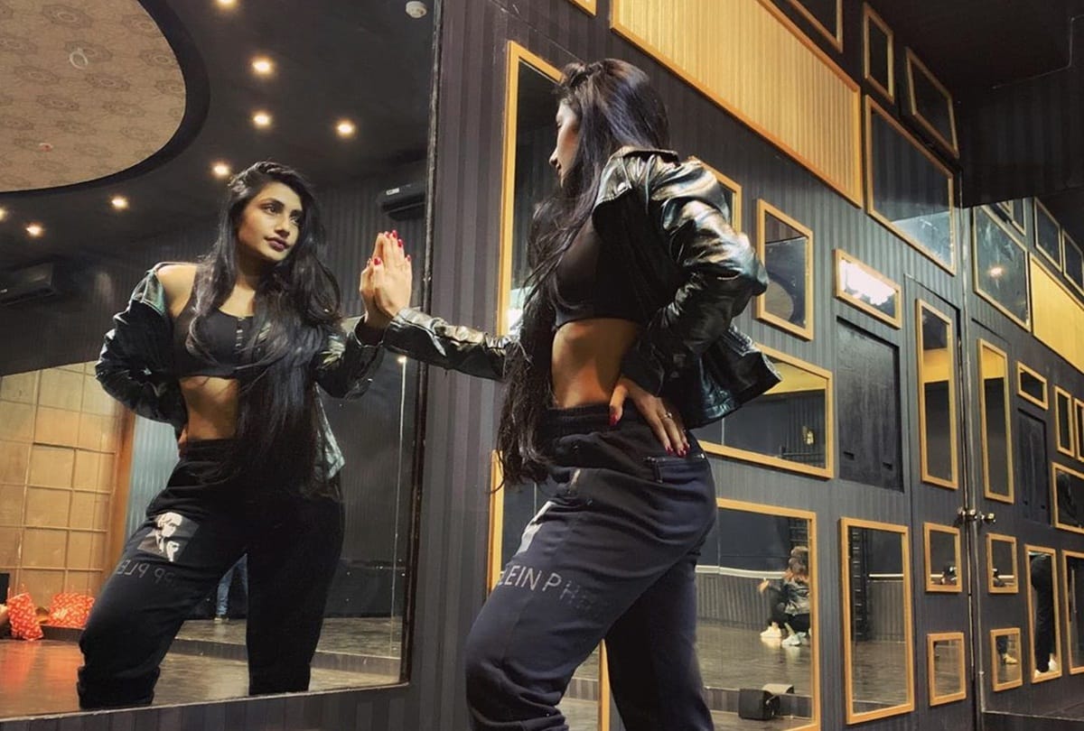VIDEO: Yuzvendra Chahal fiancee Dhanshree Verma airport dance video going viral