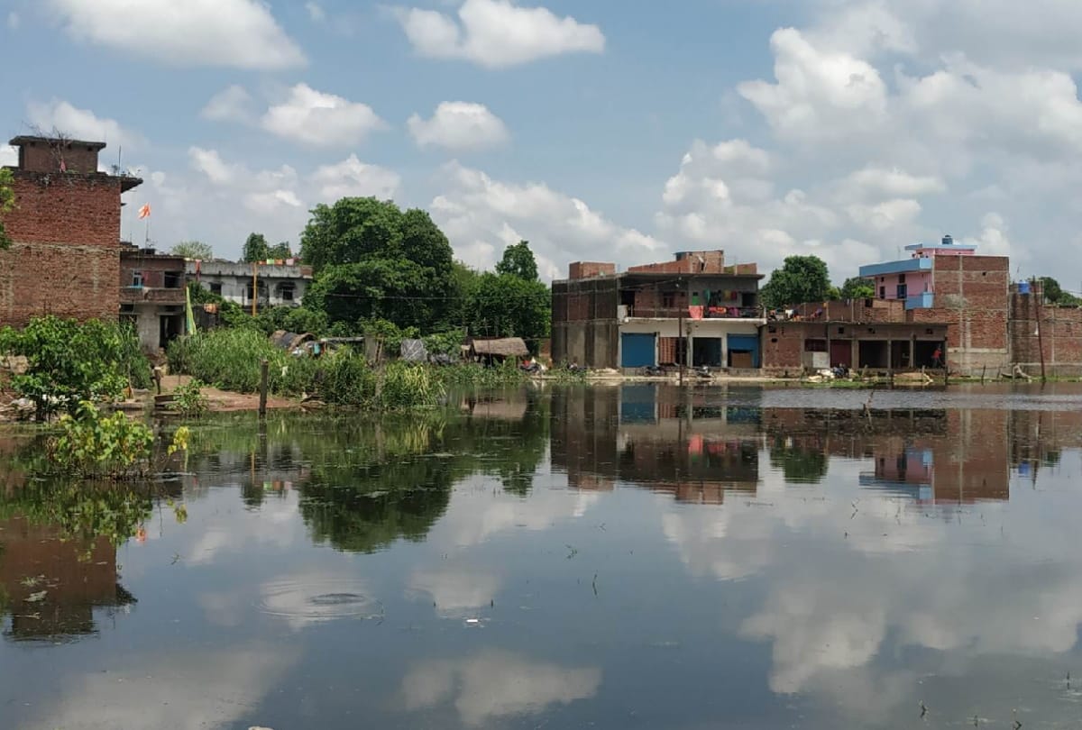 Gorakhpur Flood News: flood water enter in 112 villages during Many rivers are above the danger mark