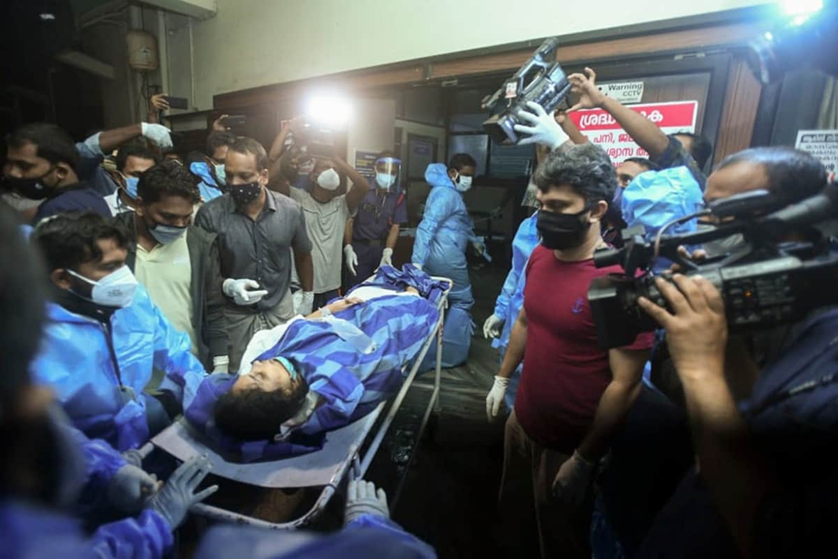 Kerala plane crash air india flight skidded during landing two pilots along with many passengers died see pictures