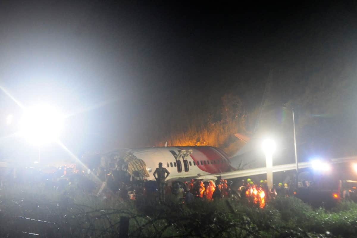 Kerala plane crash air india flight skidded during landing two pilots along with many passengers died see pictures