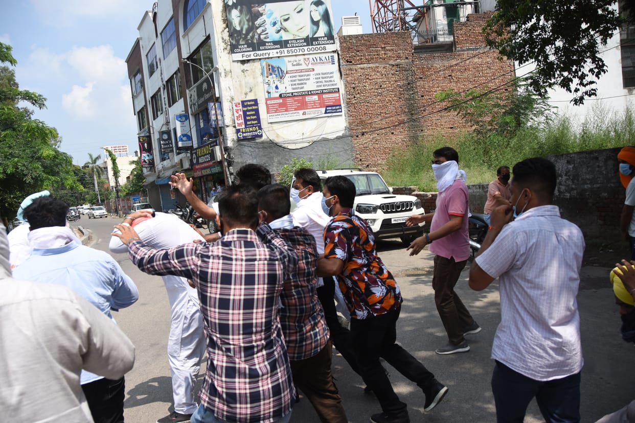 Lip leader  beat youth Congressmen  in ludhiana