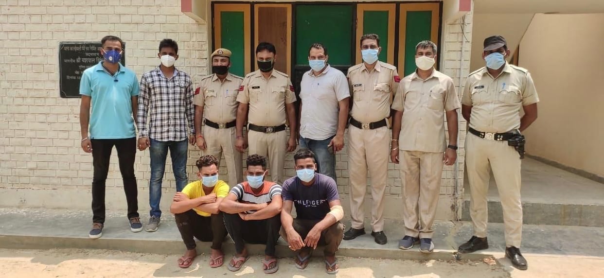 3 accused arrest in car loot case