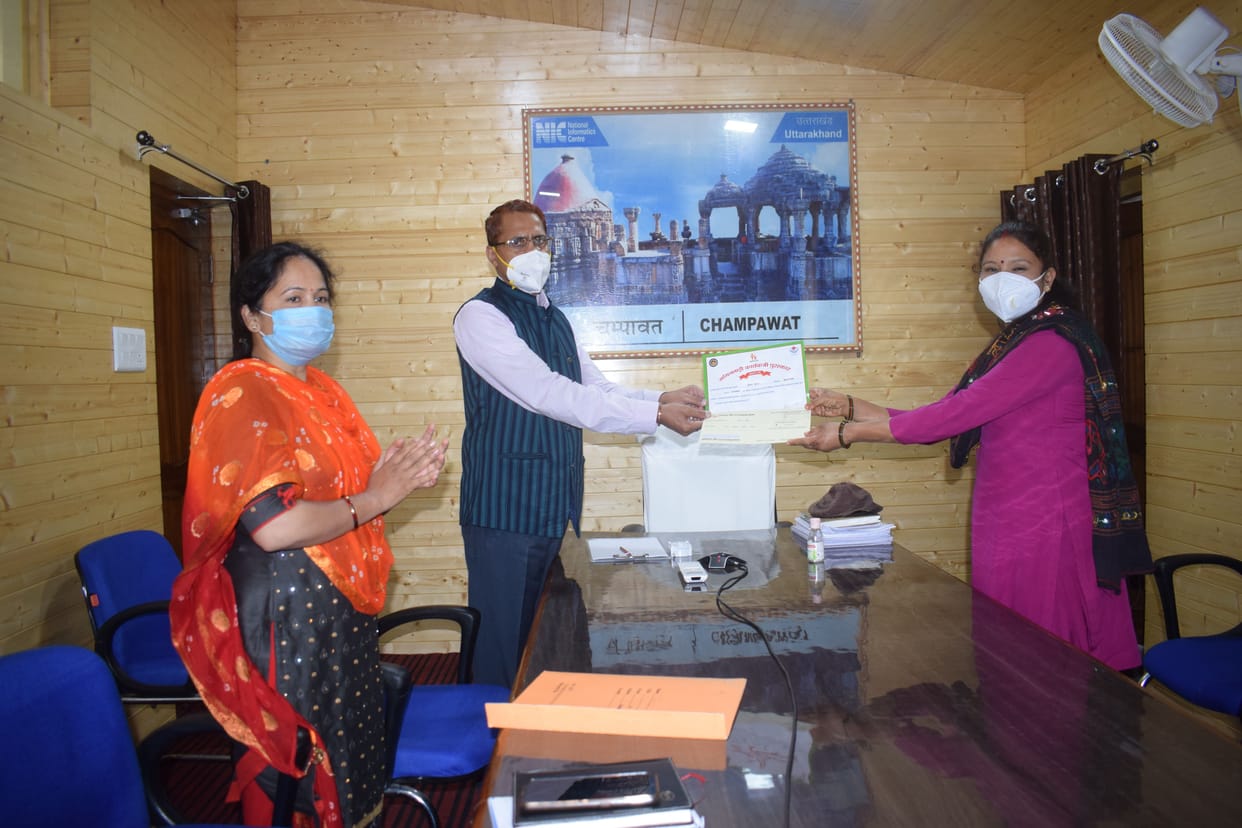 Janaki Chand of Banbasa received Teelu Rauteli Award