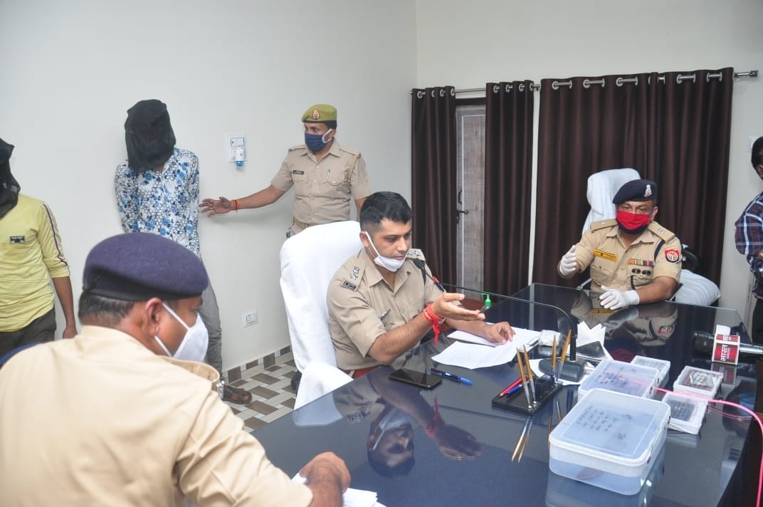 Two lootere arrest