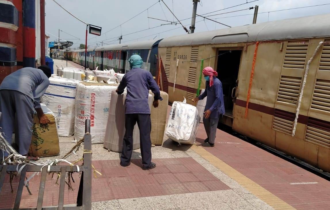 Pt Deendayal Upadhyay Junction reached Kisan Rail