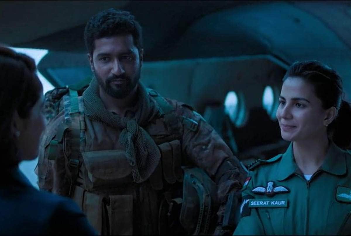 priyanka chopra to kareena kapoor actresses who donned the uniform