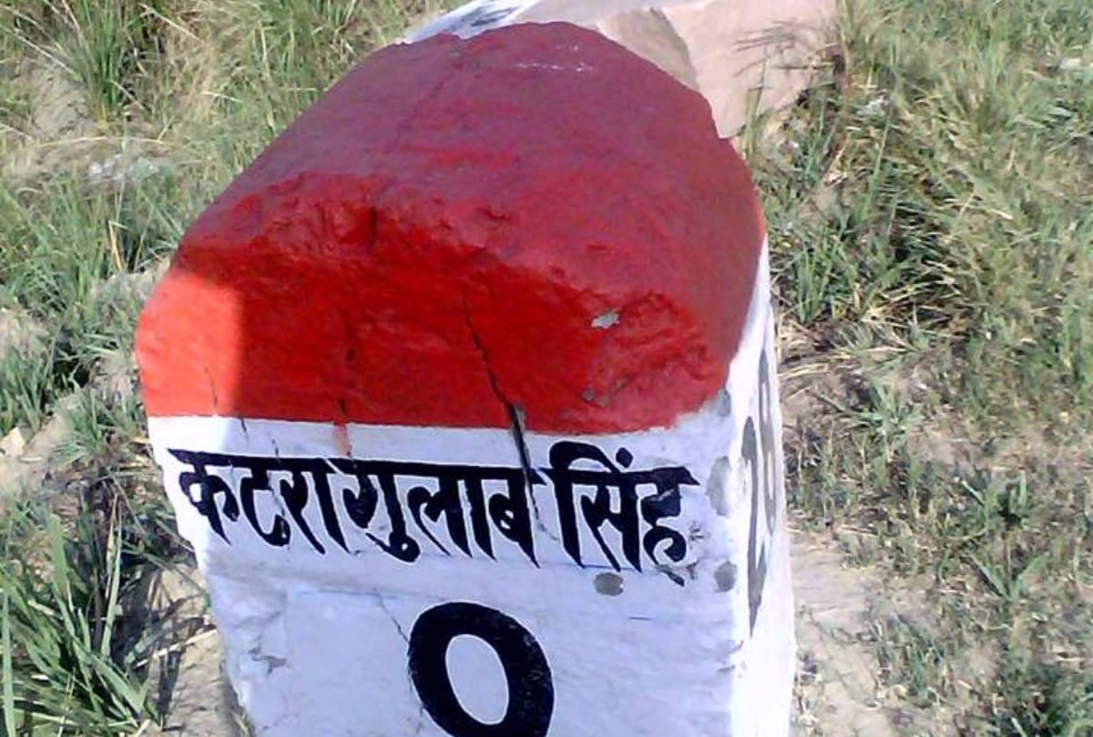 roadside milestone importance significance in india why do indian roads have coloured milestone