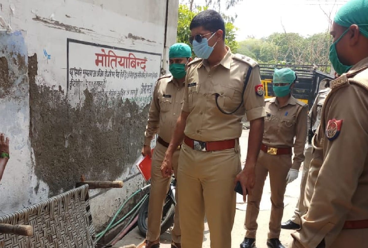 agra up news: girl tried to self immolation in the room
