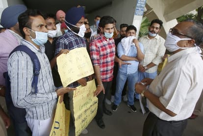 Chandigarh News in Hindi: Students protests at Panjab University in Chandigarh