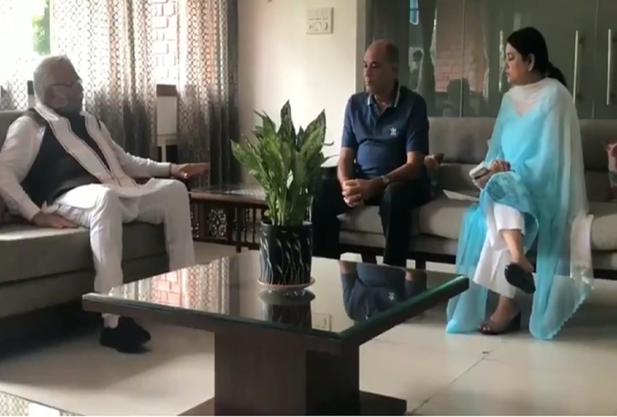 Sushant singh father and sister meet haryana cm manohar lal khattar discuss cbi investigation sushant case