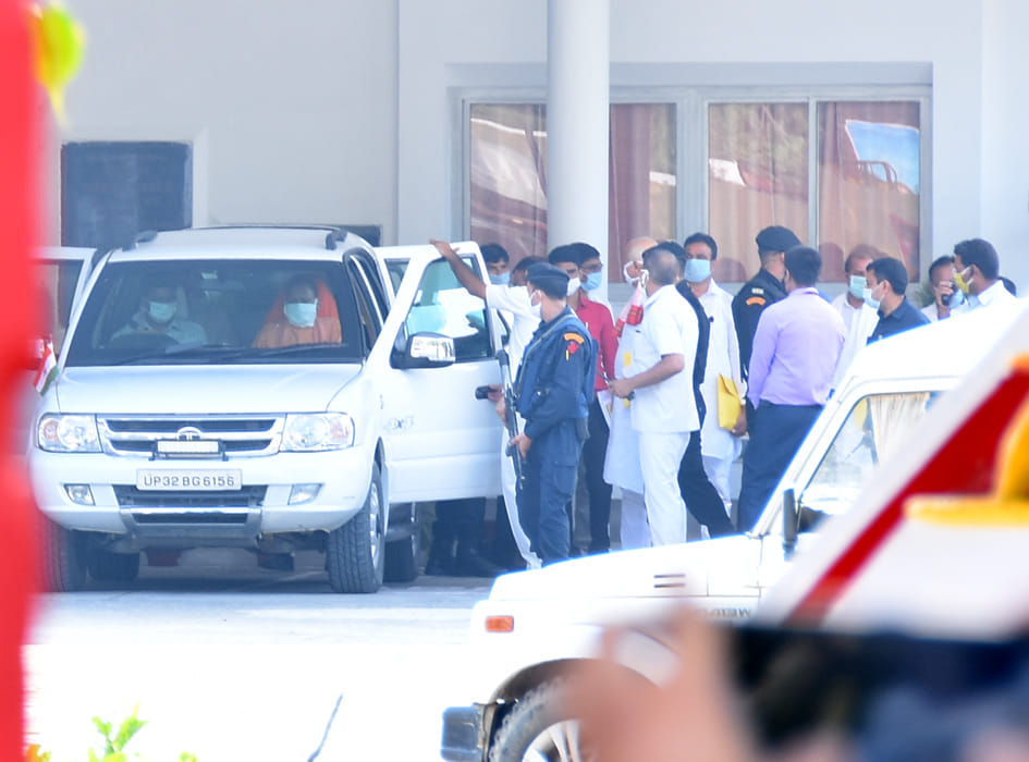 Officers ran from police line to circuit house