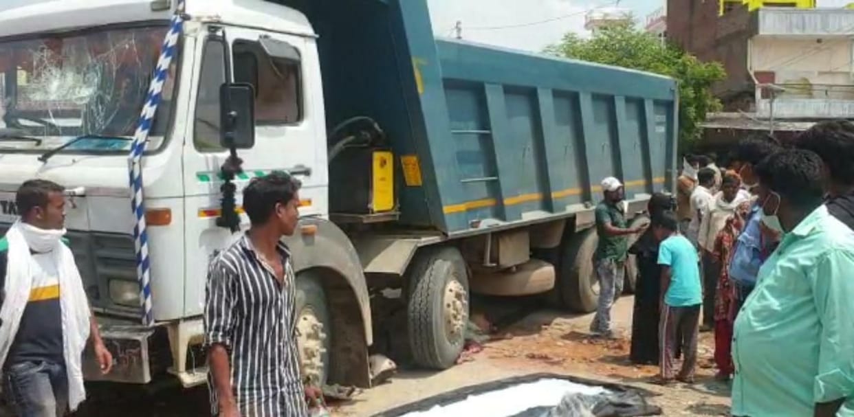 Uncontrolled dumper collides with bicycle, teenager dies