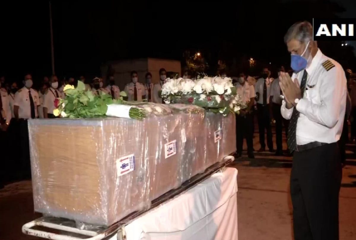 Mortal remains of co-pilot Akhilesh Kumar  arrives at Delhi Airport