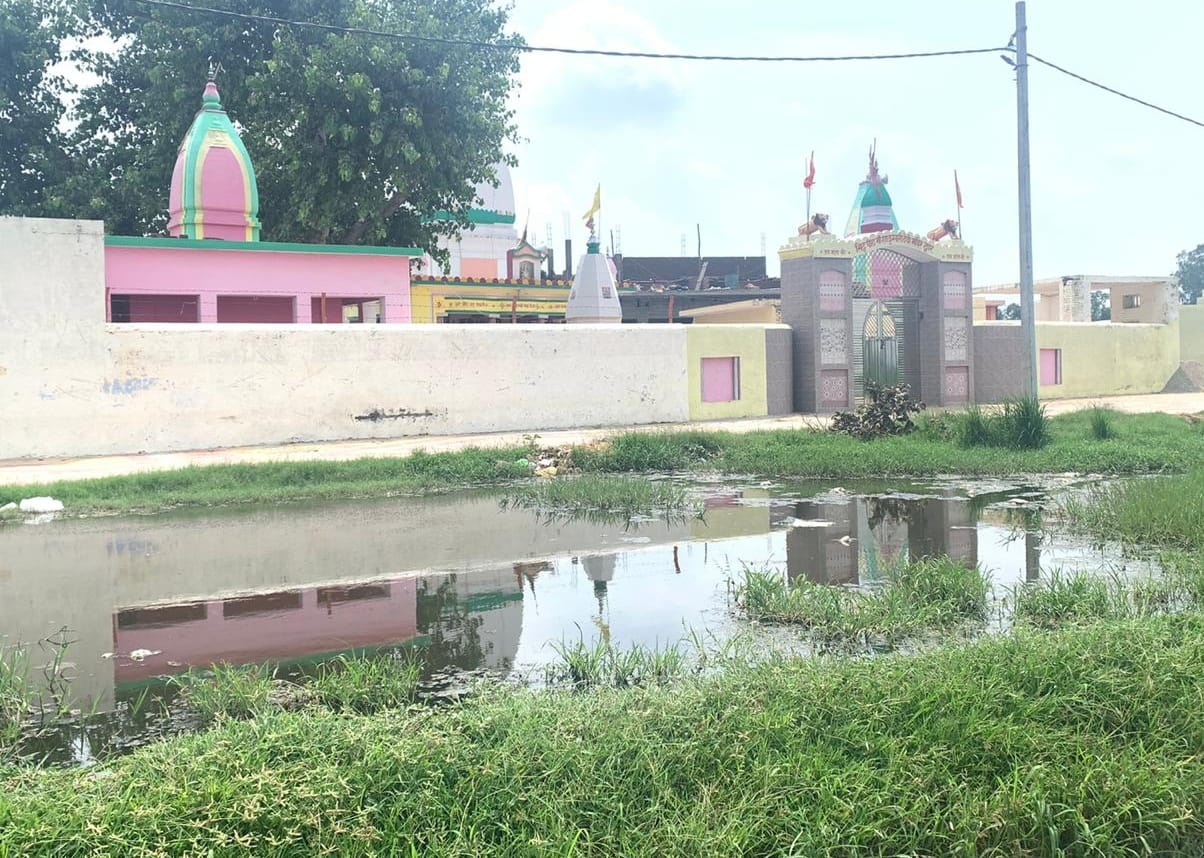 People suffering from dirt and waterlogging