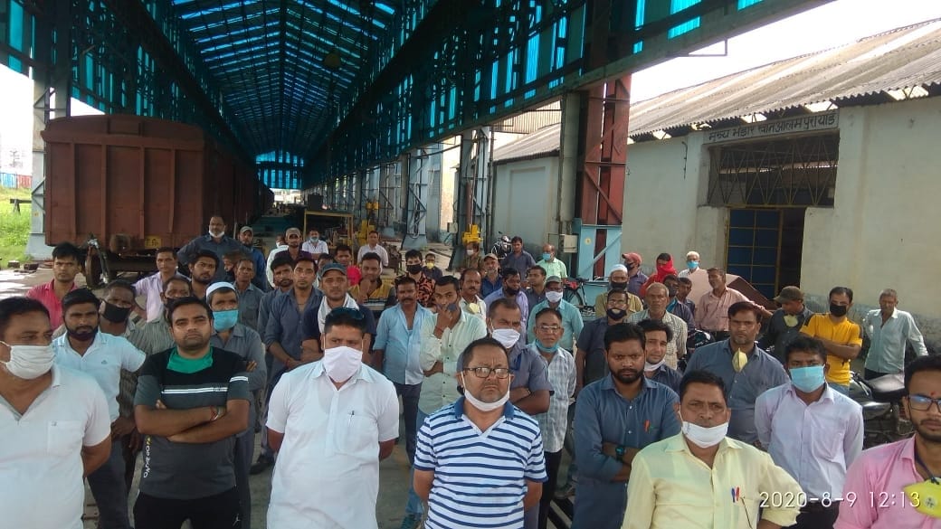 Railway workers demonstrated against the government