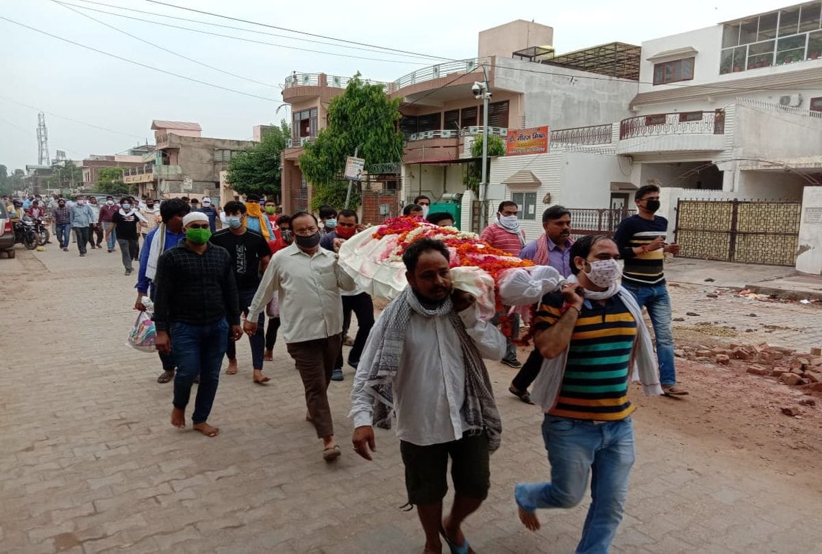 Kerala Plane Crash funeral Of Co-pilot Akhilesh Kumar In Mathura