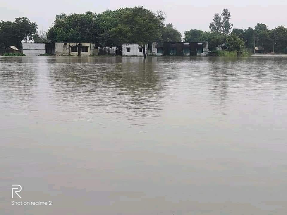 Decrease in water level of Ghaghra river, 20 villages still in the river's circle