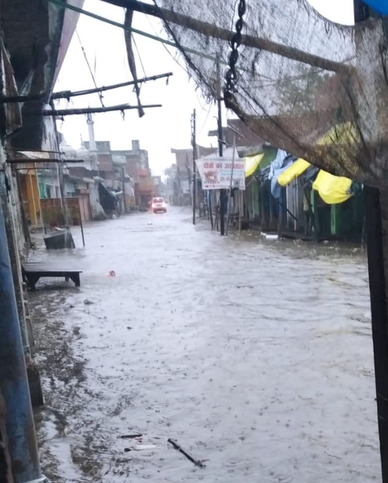 Two hours of rain caused roads to become heavy, water entered into houses