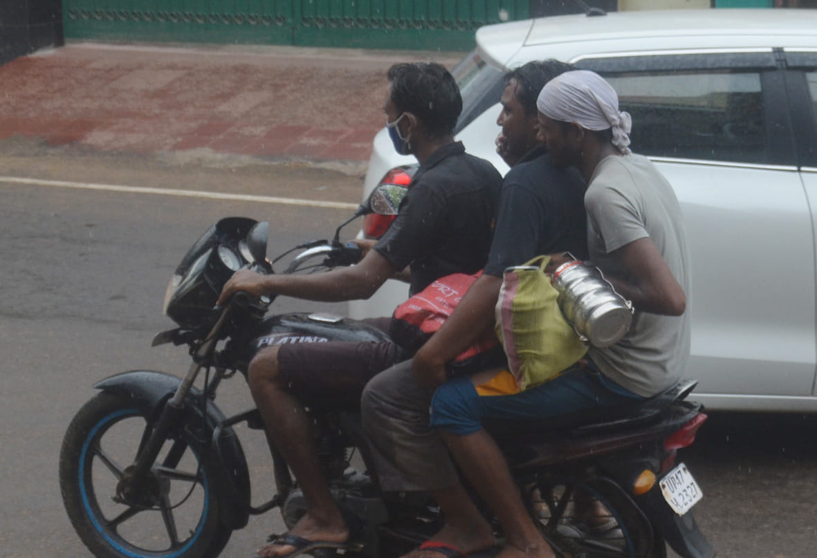 People running bikes without caring for their lives