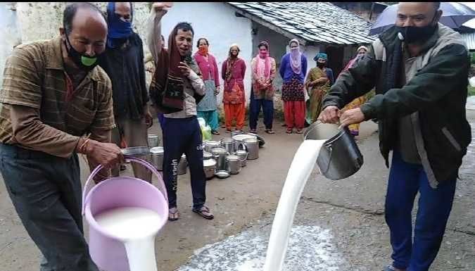 Villagers of Containment Zone Chakunibora threw milk in the drain