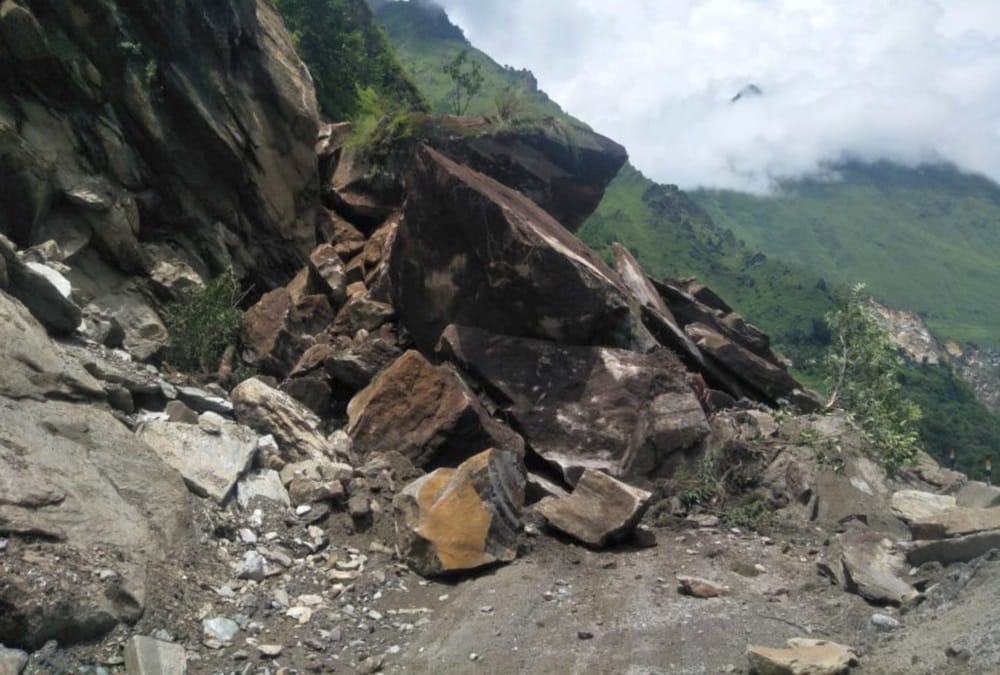 Uttarakhand Weather Update Today: Army Soldiers Run To save from Landslide on kailash mansarovar road