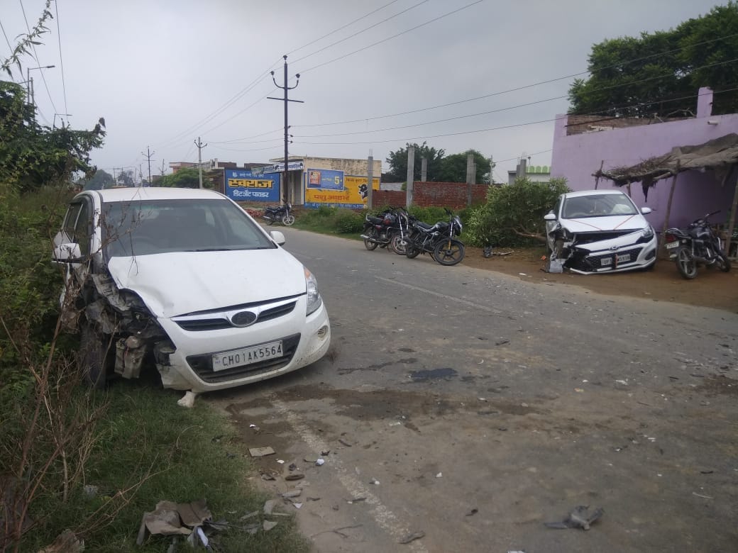 Two cars damaged in a face-to-face battle